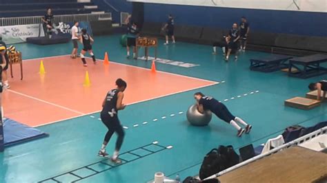 morgan ao criar o voleibol utilizou equipamentos de outros jogos